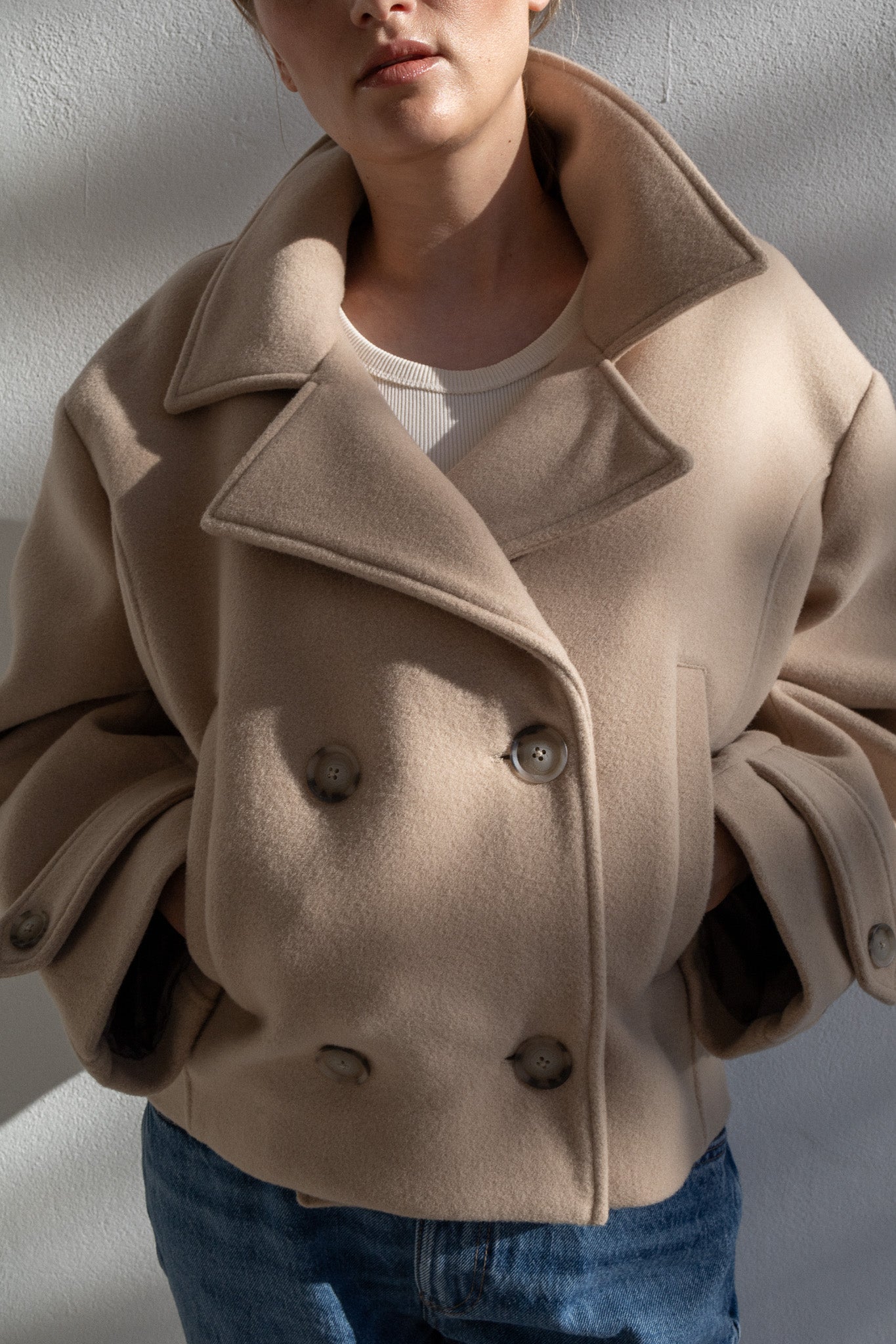 SHORT COAT | LIGHT BEIGE